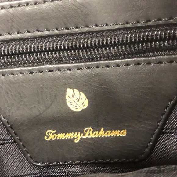 Tommy Bahama caramel brown leather shoulder bag in like new condition #pockets! - Picture 6 of 12